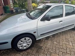 Silber Gebraucht 2000 Renault Mégane Kleinwagen | 899 € (Guter Preis)