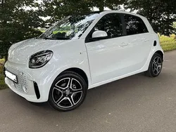 Weiß Gebraucht 2020 Smart ForFour Electric Drive Limousine | 9.990 € (Guter Preis)