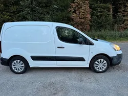 Weiß Gebraucht 2012 Citroën Berlingo Van / Kleinbus | 6.000 €