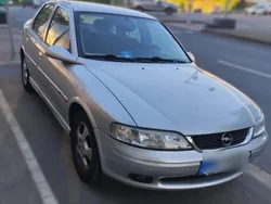 Silber Gebraucht 2000 Opel Vectra Limousine | 1.800 €