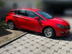 Rot Gebraucht 2016 Opel Astra Business Limousine | 12.400 € (Etwas zu teuer)
