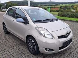 Grau Gebraucht 2011 Toyota Yaris Executive Limousine | 2.750 € (Guter Preis)