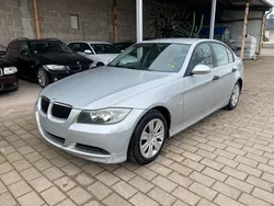 Silber Gebraucht 2005 BMW 318 Comfort Edition Limousine | 1.990 € (Fairer Preis)