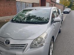 Grau Gebraucht 2010 Toyota Verso Van / Kleinbus | 5.500 € (Fairer Preis)