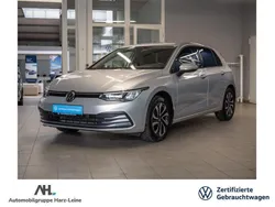 Silber Gebraucht 2021 VW Golf VIII Life Limousine | 19.738 € (Etwas zu teuer)
