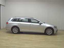 Silber Gebraucht 2021 VW Passat Business Kombi | 17.980 € (Guter Preis)