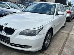 Weiß Gebraucht 2008 BMW 520 Advantage Kombi | 2.999 €