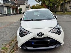 Weiß Gebraucht 2020 Toyota Aygo Kleinwagen | 8.600 € (Fairer Preis)