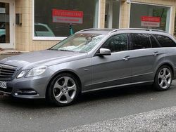Grau Gebraucht 2012 Mercedes E250 Kombi | 10.990 € (Fairer Preis)