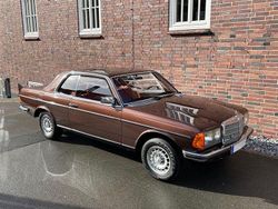 Manganbraun (480) Gebraucht 1980 Mercedes 230 Coupé | 16.500 €