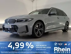 Grau Gebraucht 2024 BMW 330e M Sport Kombi | 43.430 € (Guter Preis)