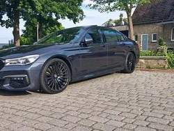 Grau Gebraucht 2016 BMW 750L M Sport Limousine | 29.000 € (Fairer Preis)