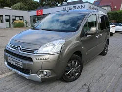 Gold Gebraucht 2015 Citroën Berlingo Van / Kleinbus | 18.380 €