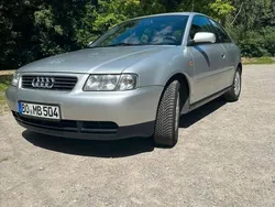 Silber Gebraucht 2000 Audi A3 Ambiente Limousine | 1.599 € (Fairer Preis)
