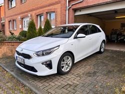 Weiß Gebraucht 2021 Kia Ceed Edition 7 Kleinwagen | 14.190 € (Guter Preis)