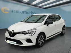 Weiß Gebraucht 2023 Renault Clio V Kleinwagen | 15.349 € (Fairer Preis)