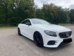 Weiß Gebraucht 2019 Mercedes E220 AMG line Coupé | 35.599 € (Fairer Preis)