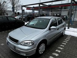 Silber Gebraucht 2000 Opel Astra Limousine | 2.199 € (Etwas zu teuer)