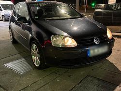 Blau Gebraucht 2005 VW Golf V Kleinwagen | 1.800 € (Fairer Preis)