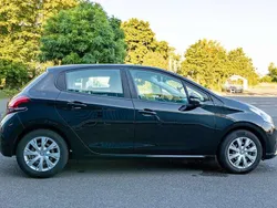 Schwarz Gebraucht 2019 Peugeot 208 Kleinwagen | 8.100 €