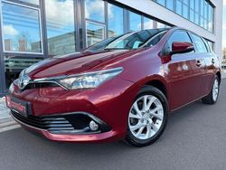 Rot Gebraucht 2017 Toyota Auris Comfort Limousine | 9.800 € (Fairer Preis)