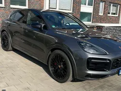 Grau Gebraucht 2022 Porsche Cayenne GTS SUV | 107.500 € (Fairer Preis)