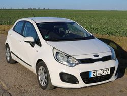 Weiß Gebraucht 2012 Kia Rio Limousine | 4.250 € (Fairer Preis)