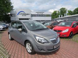 Braun Gebraucht 2012 Opel Meriva Innovation Van / Kleinbus | 8.990 € (Teuer)