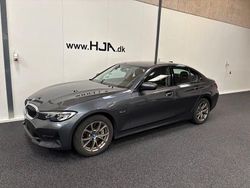 Grau Gebraucht 2021 BMW 330e Sport Line Limousine | 23.375 € (Fairer Preis)