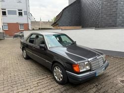 Schwarz Gebraucht 1992 Mercedes E250 Sportline Limousine | 4.500 €