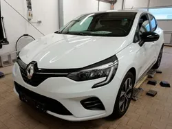 Weiß Gebraucht 2023 Renault Clio V Evolution Kleinwagen | 13.777 € (Guter Preis)