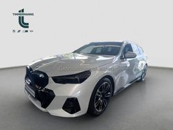 Mineralweiß (metallic) Gebraucht 2024 BMW 520 Sport Line Kombi | 48.380 € (Superpreis)