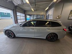 Grau Gebraucht 2024 BMW 340 Kombi | 75.500 €