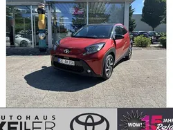 Rot Gebraucht 2025 Toyota Aygo Play Kleinwagen | 21.680 € (Teuer)
