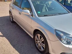 Silber Gebraucht 2006 Opel Signum Kombi | 2.000 €