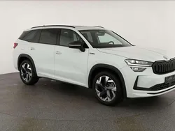 Moon white metallic Neu 2025 Skoda Kodiaq SportLine SUV | 45.595 € (Fairer Preis)
