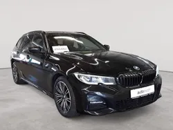 Saphirschwarz metallic Gebraucht 2021 BMW 320 M Sport Kombi | 23.990 € (Superpreis)