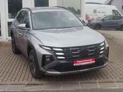 Shimmering silver Neu 2025 Hyundai Tucson Essential SUV | 30.489 € (Superpreis)