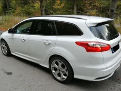 Weiß Gebraucht 2014 Ford Focus ST Kombi | 15.000 €