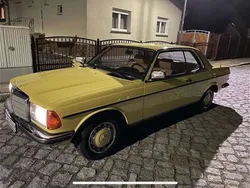 Gelb Gebraucht 1979 Mercedes 230 Coupé | 9.500 €