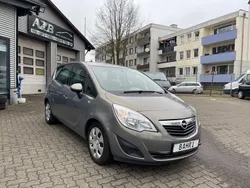 Braun Gebraucht 2010 Opel Meriva Edition Van / Kleinbus | 6.499 € (Teuer)