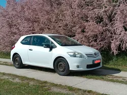 Weiß Gebraucht 2012 Toyota Auris Limousine | 4.300 € (Guter Preis)