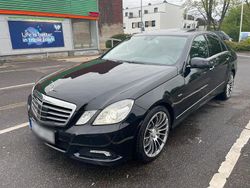 Schwarz Gebraucht 2009 Mercedes E220 Avantgarde Limousine | 10.500 € (Fairer Preis)