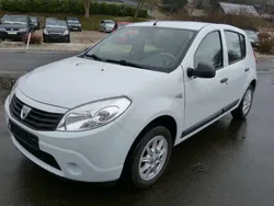 Weiß Gebraucht 2009 Dacia Sandero Kleinwagen | 1.299 € (Fairer Preis)