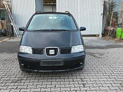 Schwarz Gebraucht 2009 Seat Alhambra Van / Kleinbus | 3.999 € (Fairer Preis)