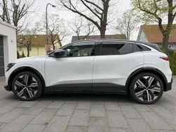 Weiß Gebraucht 2022 Renault Mégane Iconic Limousine | 28.990 € (Superpreis)