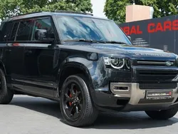 Santorini black (metallic) Gebraucht 2021 Land Rover Defender SUV | 63.885 € (Etwas zu teuer)