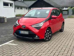 Rot Gebraucht 2021 Toyota Aygo Team Kleinwagen | 11.799 € (Fairer Preis)
