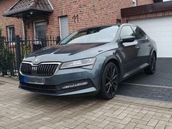 Grau Gebraucht 2020 Skoda Superb Limousine | 22.999 € (Teuer)