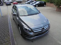 Grau Gebraucht 2015 Mercedes B220 Van / Kleinbus | 18.900 € (Fairer Preis)